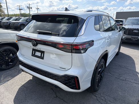 New 2026 Volkswagen Tiguan SEL R-Line AWD/4WD image 7