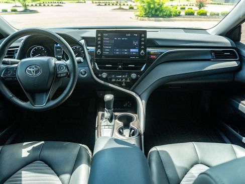 Used 2024 Toyota Camry SE w/ Cold Weather Package FWD image 20