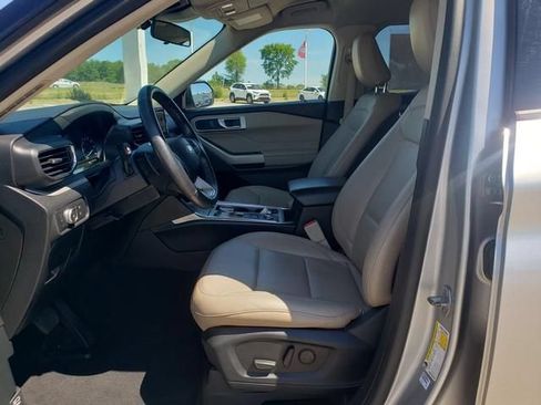 Used 2020 Ford Explorer XLT w/ Equipment Group 202A AWD/4WD image 10