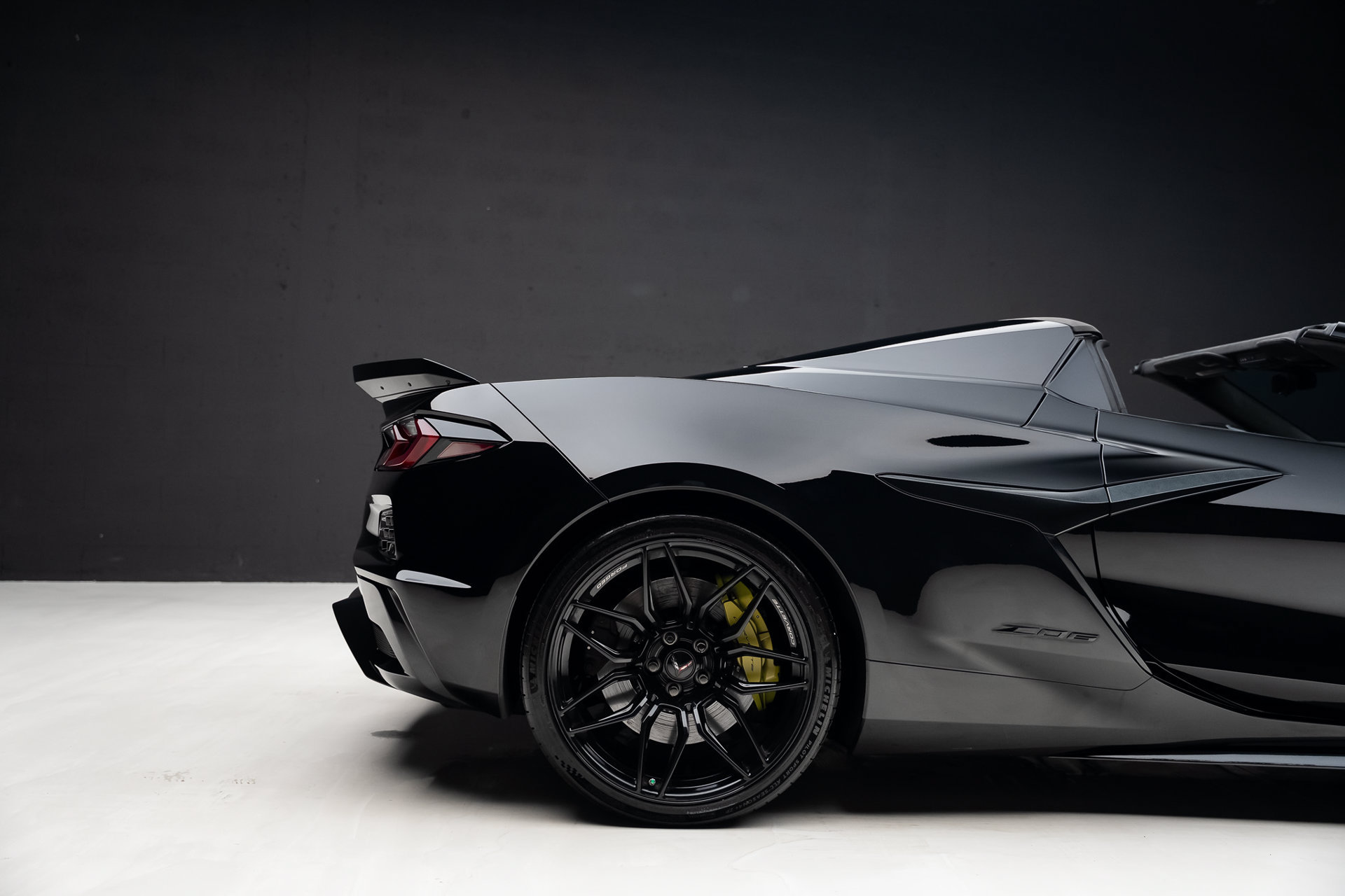 Used 2023 Chevrolet Corvette Z06 w/ Stealth Interior Trim Package RWD image 38