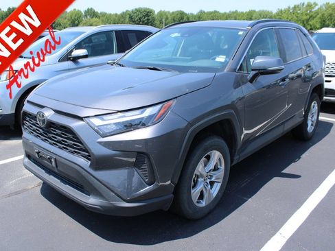 Used 2025 Toyota RAV4 XLE FWD image 1