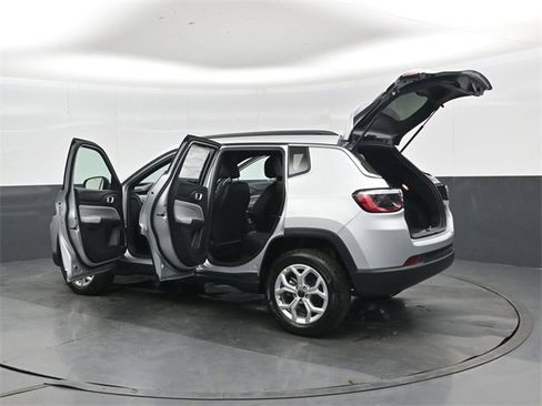 New 2026 Jeep Compass Latitude image 47