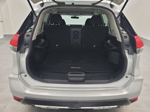 Used 2017 Nissan Rogue SV image 29