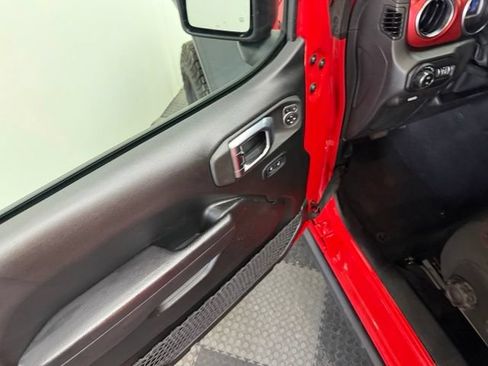 Used 2022 Jeep Gladiator Rubicon w/ LED Lighting Group AWD/4WD image 19