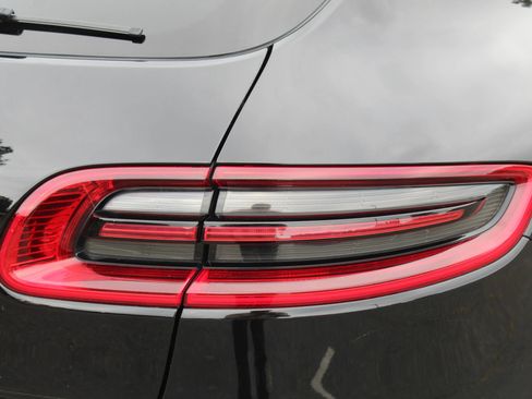 Used 2017 Porsche Macan AWD/4WD image 39