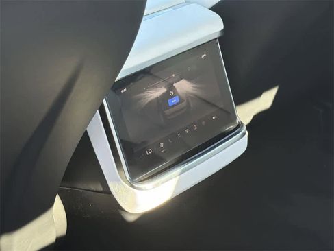 Used 2022 Tesla Model S image 30