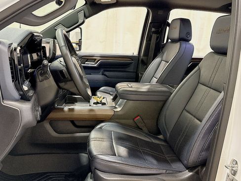 Used 2024 Chevrolet Silverado 3500 High Country w/ High Country Premium Package image 19