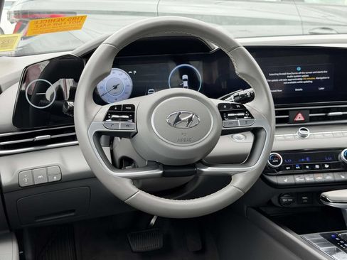 Certified 2023 Hyundai Elantra SEL w/ Convenience Package FWD image 13