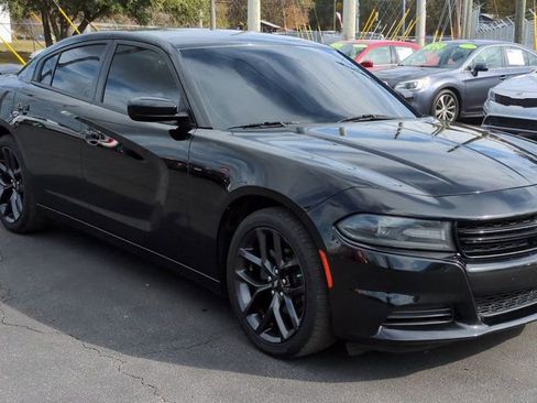 Used 2019 Dodge Charger SXT image 2