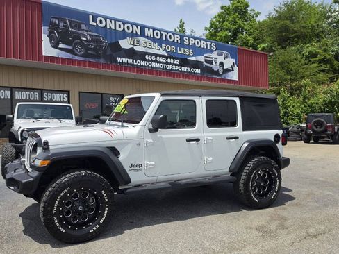 Used 2018 Jeep Wrangler Unlimited Sport AWD/4WD image 2