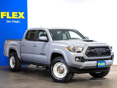 Used 2019 Toyota Tacoma TRD Sport w/ Technology Package AWD/4WD image 8