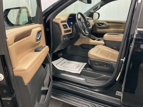 Used 2024 Chevrolet Tahoe Premier AWD/4WD image 4