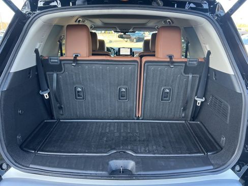 Used 2022 Nissan Pathfinder Platinum w/ Cargo Package image 14