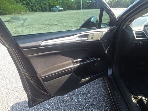 Used 2014 Ford Fusion SE FWD image 11