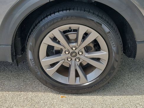 Used 2021 Ford Explorer XLT w/ Equipment Group 202A RWD image 5