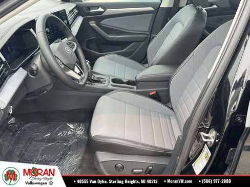 Used 2025 Volkswagen Jetta SE w/ Sunroof Package FWD image 18