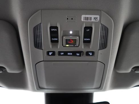 Used 2023 Toyota Highlander XLE AWD/4WD image 56