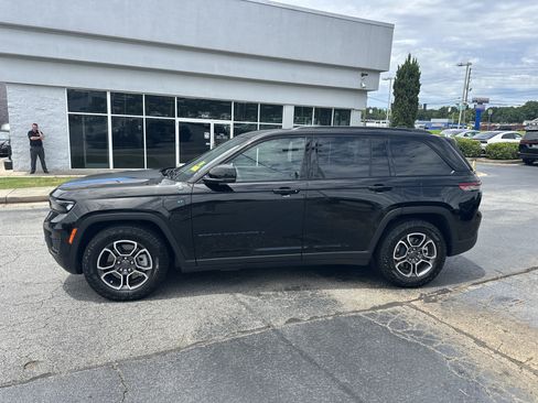 Used 2022 Jeep Grand Cherokee Trailhawk w/ Advanced Protech Group II AWD/4WD image 6