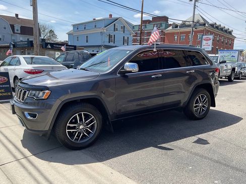 Used 2018 Jeep Grand Cherokee Limited image 3