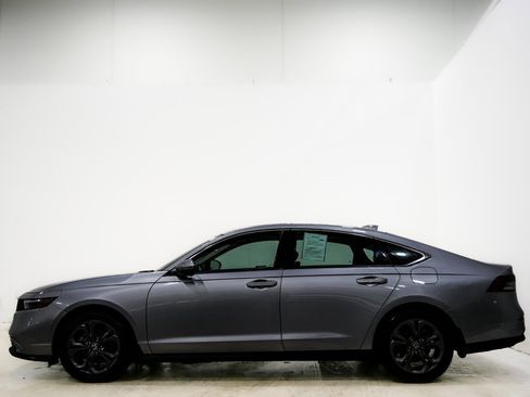 Used 2023 Honda Accord EX image 6