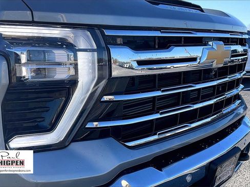 Used 2024 Chevrolet Silverado 2500 LTZ w/ LTZ Convenience Package image 28