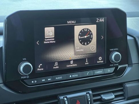 Used 2024 Nissan Pathfinder S image 18