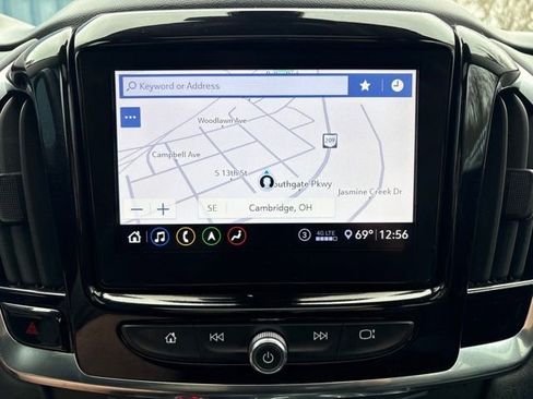 Used 2021 Chevrolet Traverse LT w/ LT Premium Package image 19