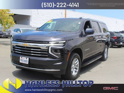 Used 2025 Chevrolet Suburban LT RWD image 3