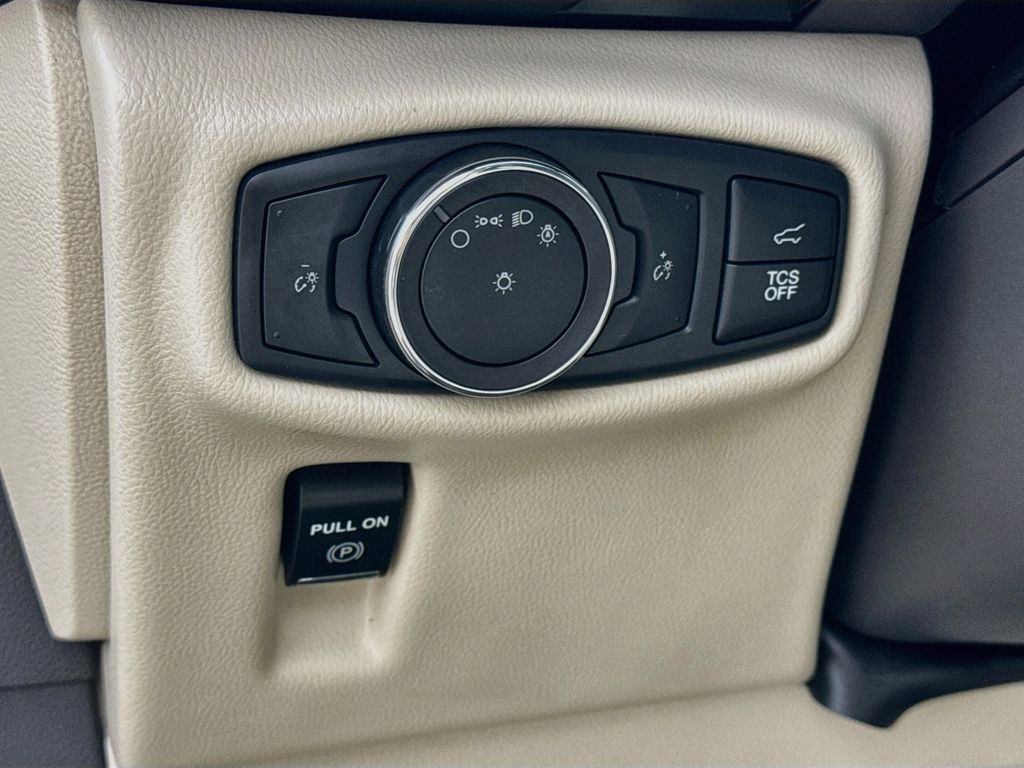 Used 2019 Lincoln Nautilus Premier AWD/4WD image 12