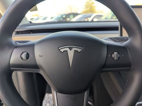 Used 2022 Tesla Model Y Long Range image 19