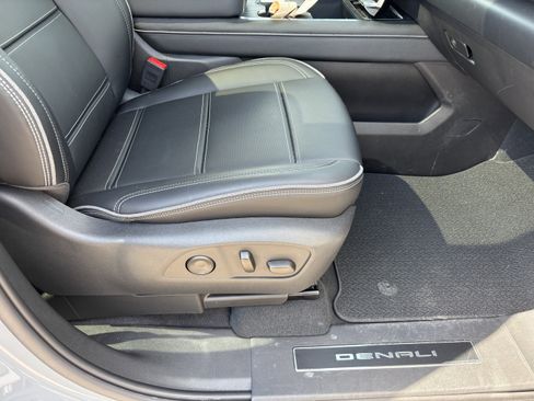 Used 2024 GMC Sierra EV Denali image 8