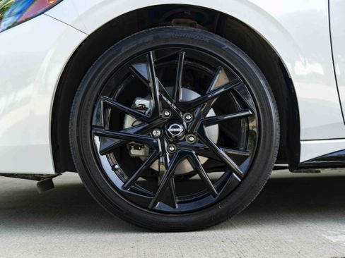 Used 2025 Nissan Sentra SR w/ Midnight Edition FWD image 14