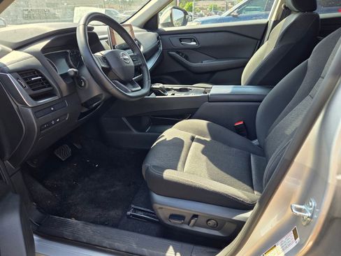 Used 2025 Nissan Rogue SV FWD image 5