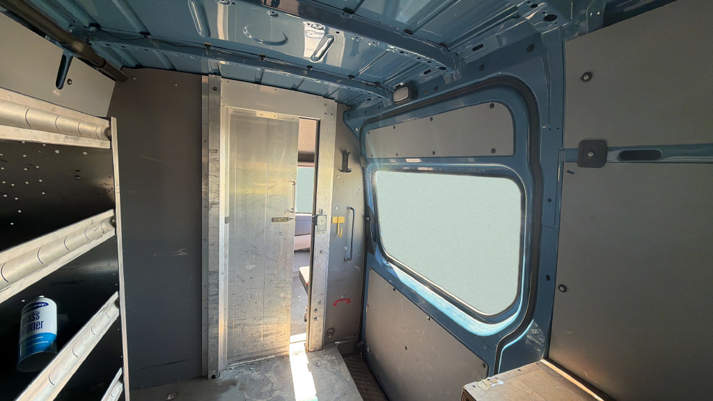 Used 2015 Mercedes-Benz Sprinter 2500 image 26