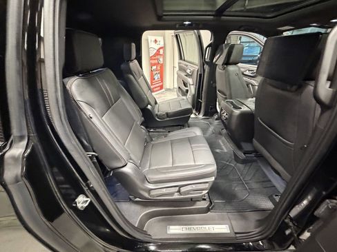 Used 2022 Chevrolet Suburban RST w/ Sport Performance Package image 54