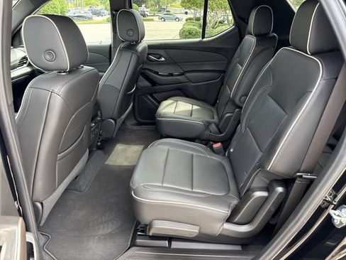 Used 2023 Chevrolet Traverse Premier FWD image 10