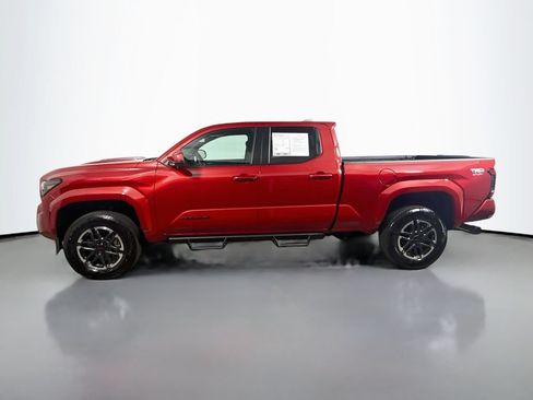 Used 2025 Toyota Tacoma TRD Sport AWD/4WD image 4