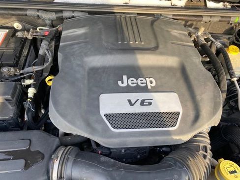 Used 2015 Jeep Wrangler Unlimited Rubicon image 20