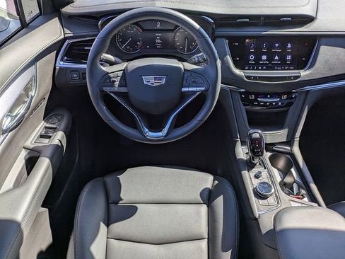 New 2025 Cadillac XT6 Luxury image 17