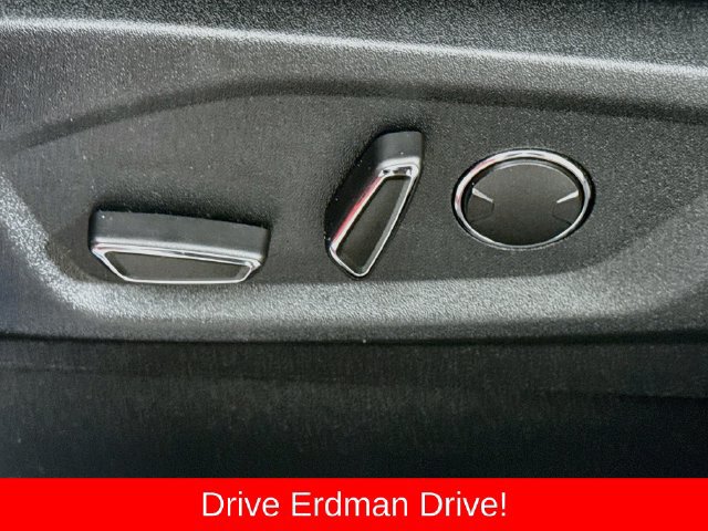 Used 2018 Ford Edge Titanium w/ Technology Package FWD image 12