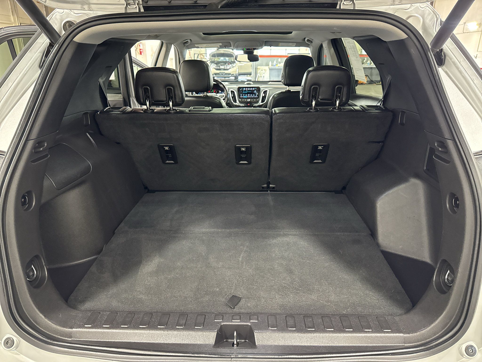 Used 2018 Chevrolet Equinox Premier AWD/4WD image 36