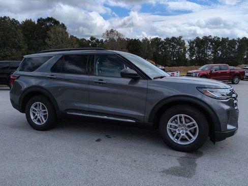 New 2025 Ford Explorer Active image 2