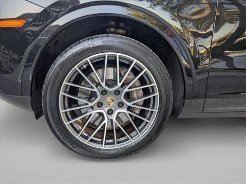 Used 2023 Porsche Cayenne Platinum Edition image 23