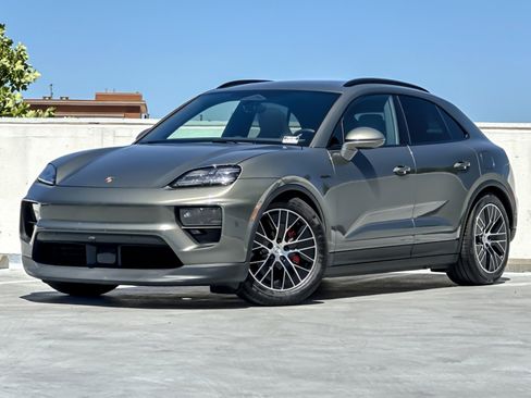 Used 2025 Porsche Macan 4S Electric AWD/4WD image 1