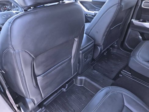Used 2023 Ford Explorer XLT w/ Equipment Group 202A RWD image 18