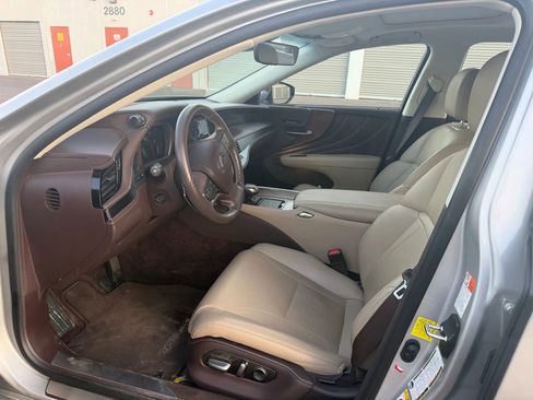 Used 2018 Lexus LS 500 w/ Accessory Package (Z1) RWD image 8