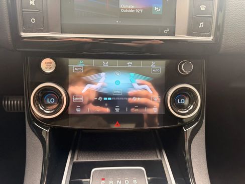 Used 2017 Jaguar XE RWD image 18