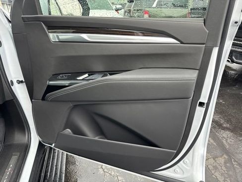 Certified 2026 Cadillac Escalade Luxury w/ LPO, Radiant Package AWD/4WD image 29