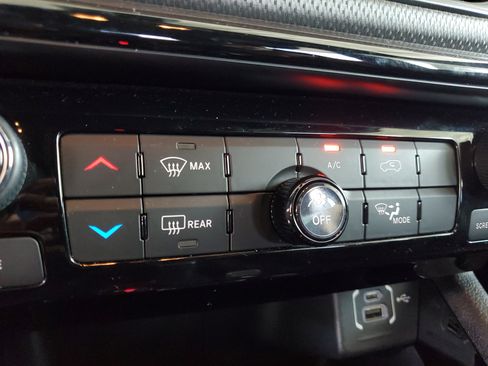 Used 2023 Jeep Compass Latitude AWD/4WD image 28