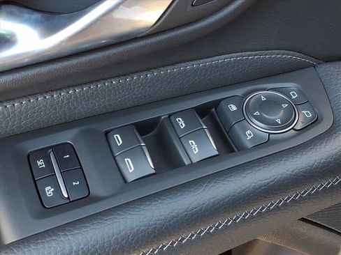 Used 2022 GMC Yukon Denali w/ Advanced Technology Package image 22